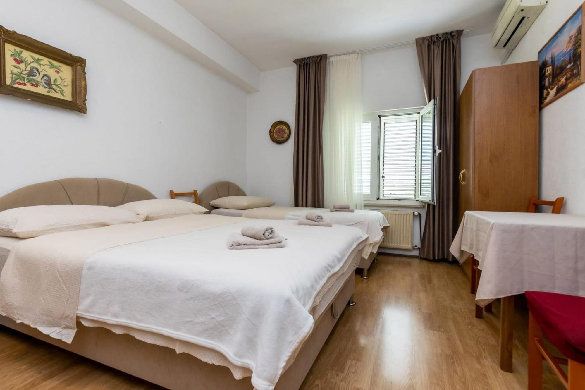 Apartments Dino Kastela Luaran gambar