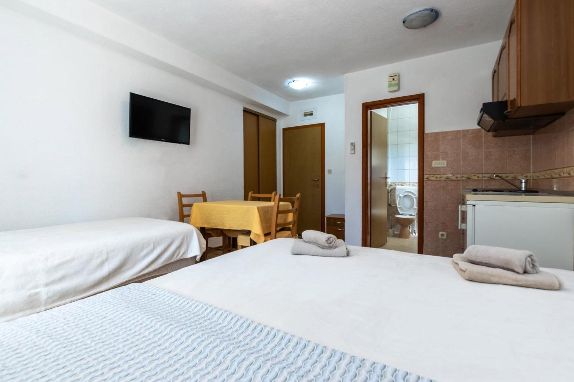 Apartments Dino Kastela Luaran gambar